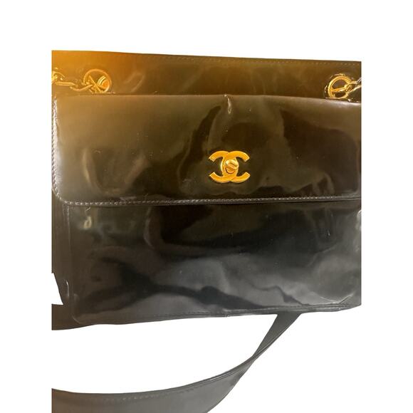 Authentic CHANEL Vintage Black Patent Leather Shoulder Bag 1980s Era - Picture 4 of 15